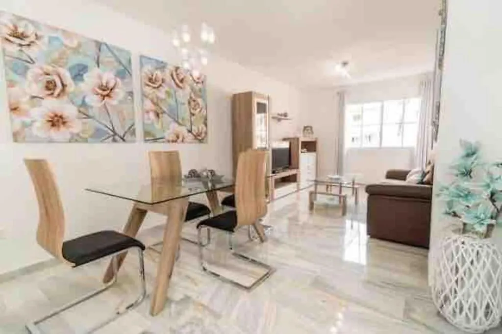 アパート Precioso Apt 3Bdr A 50 M De La Playa ベナルマデナ